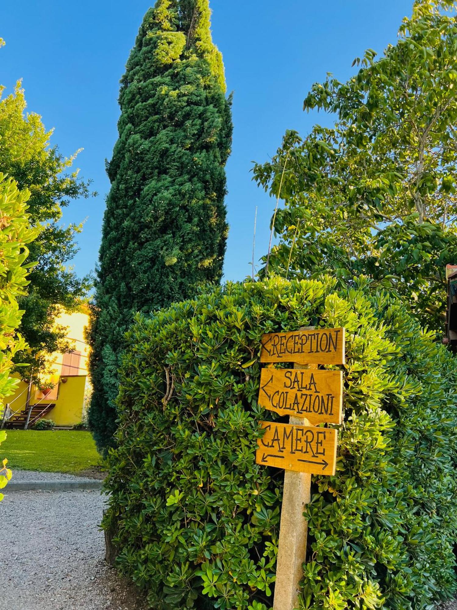 Bed and Breakfast Il Melarancio Pescia Romana Exterior foto