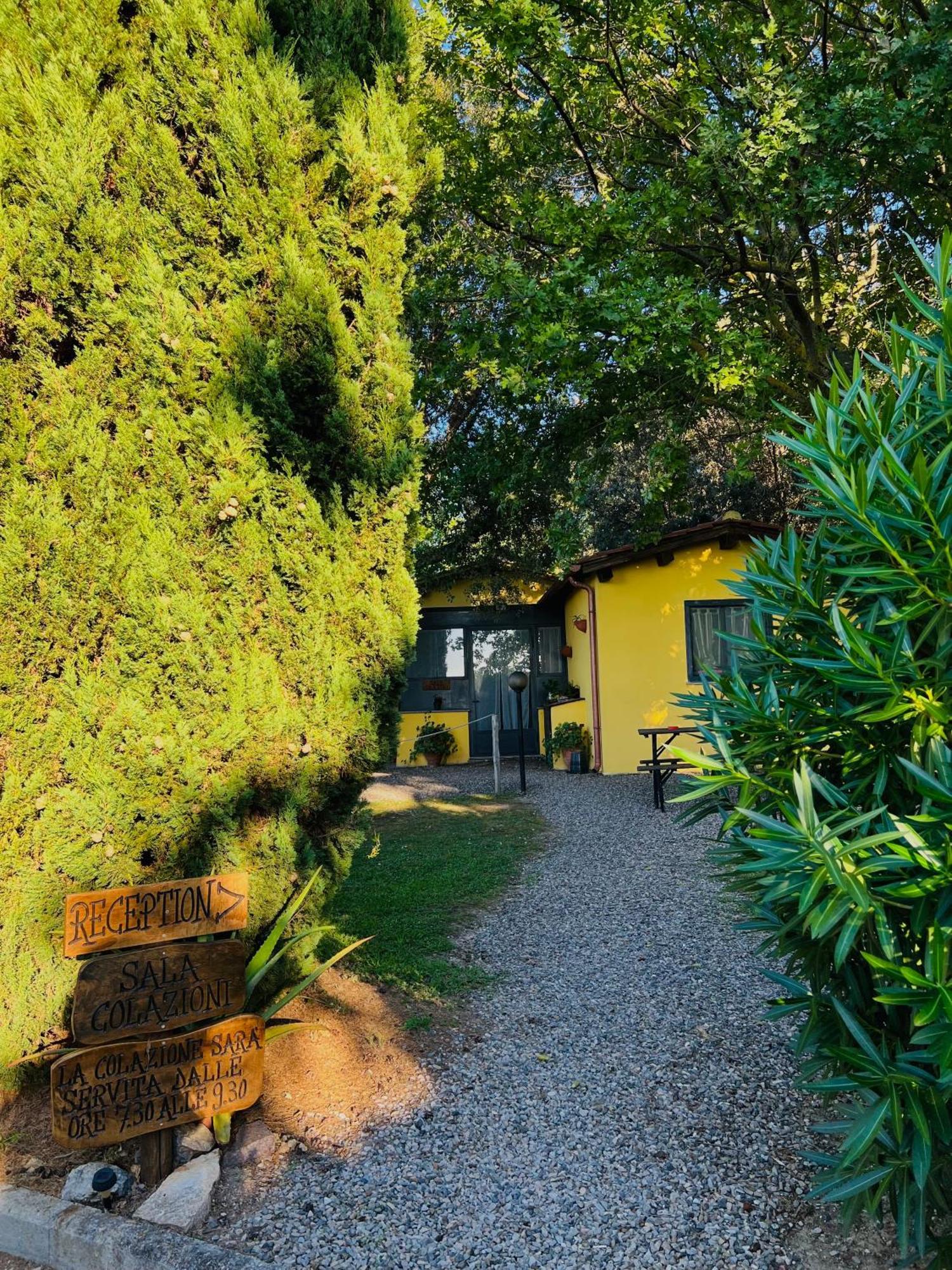 Bed and Breakfast Il Melarancio Pescia Romana Exterior foto